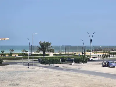 اطلالة بحرية _ مساحة واسعة _ 4 غرف _ 4حمام _ موقع متميز