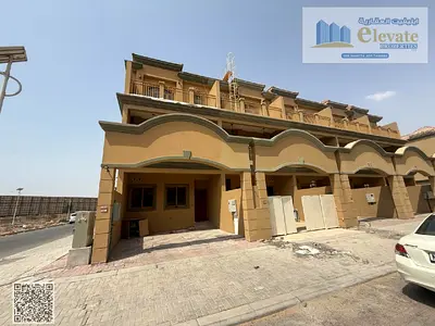 فيلا واسعة مكونة من 4 غرف نوم للبيع - موقع مميز