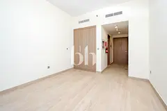 Modern studio | Prime location | Vacant August 26