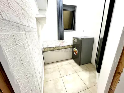 LARGE SIZE | QUEEN BED PARTITION ROOM | LESS CROWDED | CLOSE TO METRO