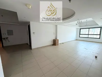 شقة غرفتين وصالة للإيجار في الشارقة القصباء مع تكييف مجاني ومسبح وجيم وباركن مجاني وموقع مميز قريب من الواجهة المائية والخدمات