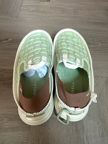 Light green quilted slip-on sneakers (womens)