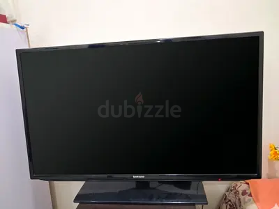 Samsung 42 LED TV — working condition, stand included