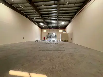 Warehouse for rent, 5015 sq ft, 50 kW electricity, includes an office and bathroom.