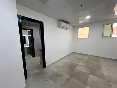 ستوديو متاح للإيجار مع تكييف مجاني وموقف سيارات للشخص الثاني