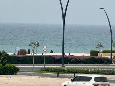 فيلا /طابقين / مسبح بجانب الشاطئ /بلكونات اطلاله ممتازه/تشطيب رائع/مساحات واسعه/بشاطئ الحيره بارفاعه