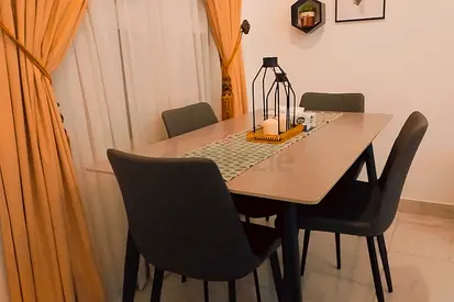 Dining table 4+1