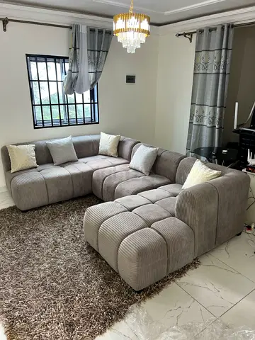 Stylish Sectional Sofa in Soft Fabric