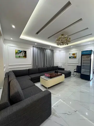 فيلا للإيجار السنوي في الباهية . 5 غرف نوم 🛁 6 حمامات 🛋️ 2 مجلس واسع 👵 غرفة خادمة 🏡 تصميم عملي ومساحات واسعة توفر الراحة ❄️ تكييف مركزي 🚗 باركن