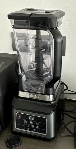 Ninja countertop blender - used, working