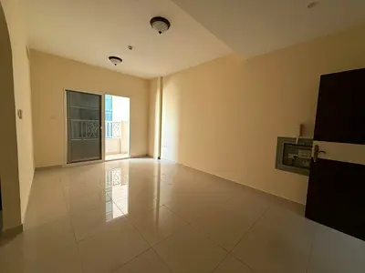 👌 : **Free parking, central AC, near Nesto & all services, 1 min to Dubai entrance, practical layout, hotel-style entranc