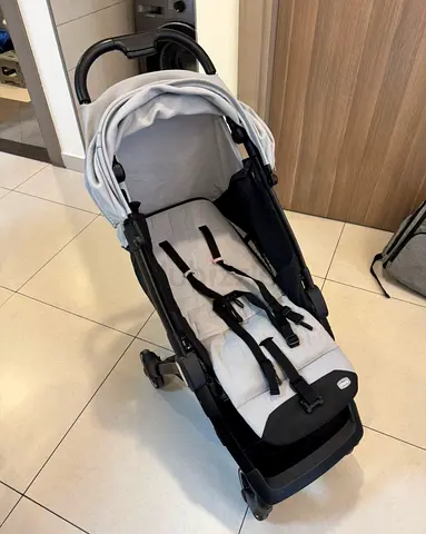 Lightweight single stroller with canopy - good condition. Cabin approved