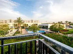 Overlooking Park and Pool I Sunny I Best Location