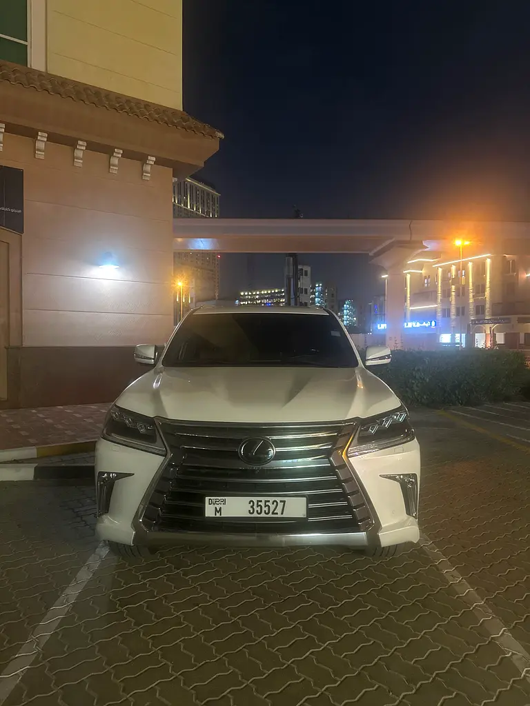 Lexus LX-Series 2021 — photo 1 of 2