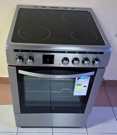 My ceramic glass electric cooker (4-burner) with oven - working, good condition
