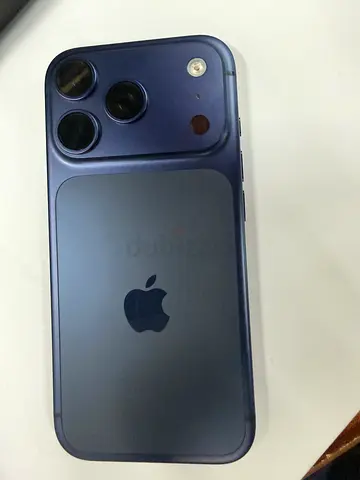 Iphone 17 pro —512 gb  good working condition, minor scratches