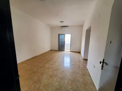 غرفتين وصاله _ مساحه كبيره _تكييف اسبليت _سكن عائلات _صيانه فري _موقع مميز جدا