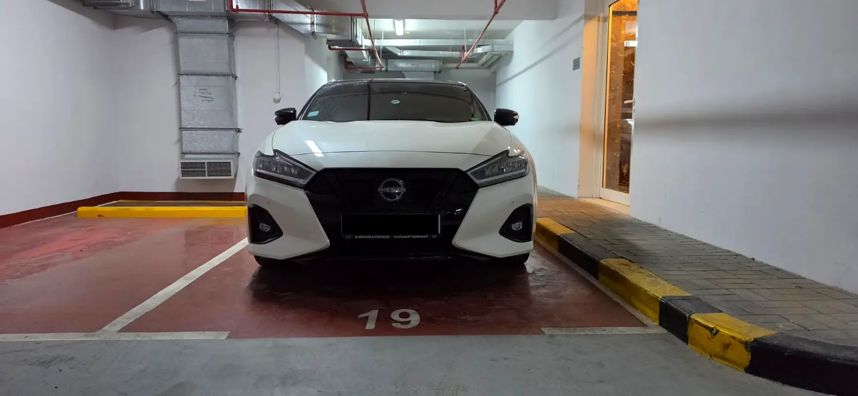 Nissan Maxima 2023 — photo 1 of 14