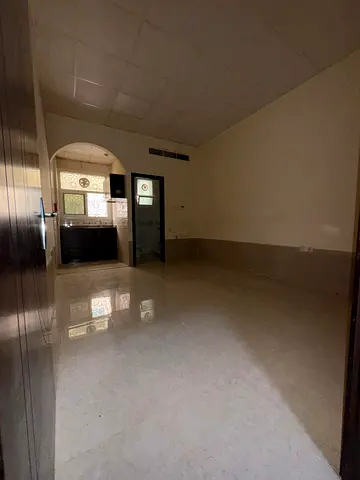استوديو سنوي مطبخ منفصل مساحة كبيره منطقة الجرف2 قريب من المحكمة وجامعة عجمان