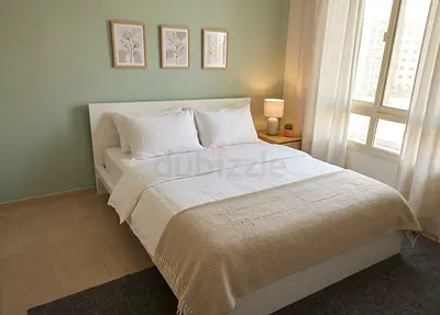 Minimalist White Bed – 160×200 Simple clean design. Mattress included. Good condition, no issues.