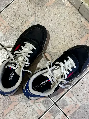 Reebok mens sneakers - good condition