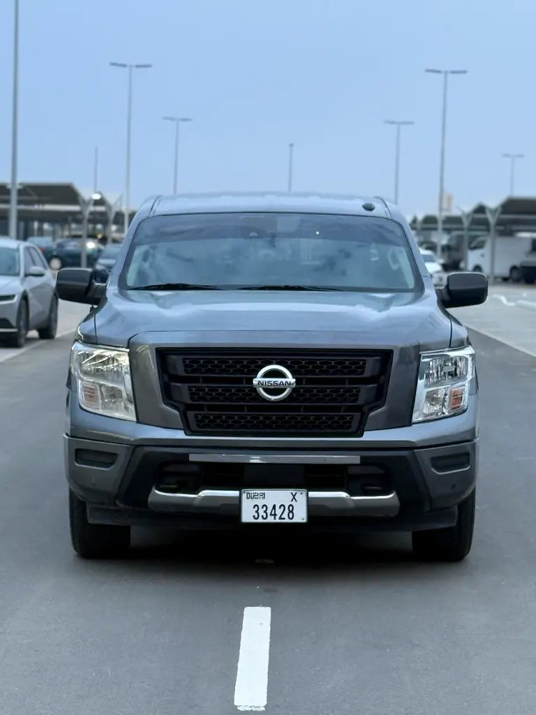 Nissan Titan 2021 — photo 1 of 20