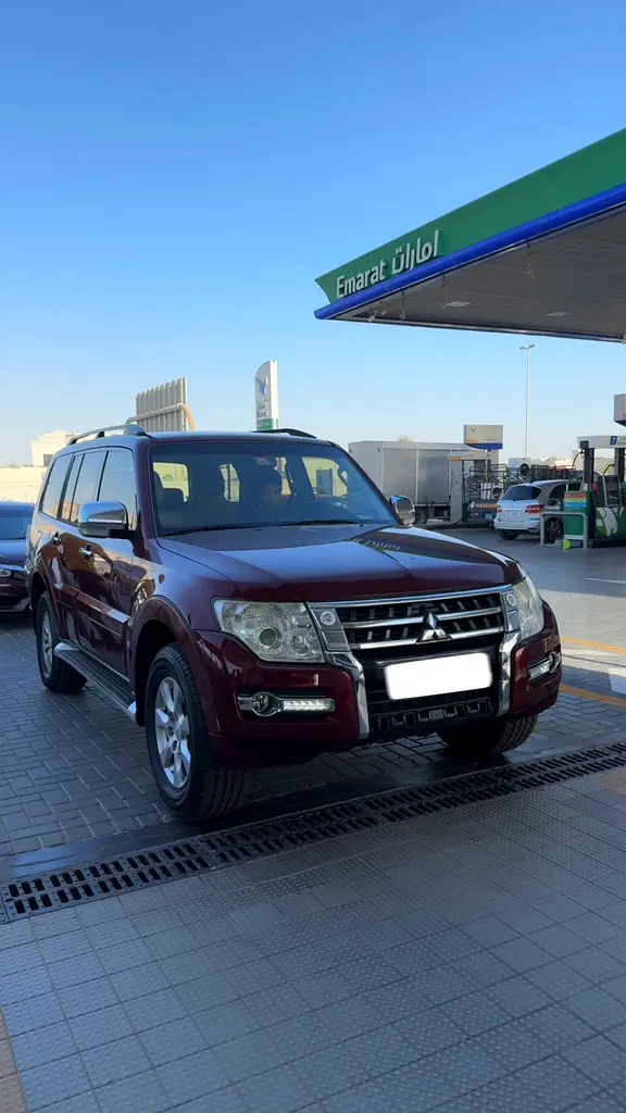 Mitsubishi Pajero 2016 — photo 1 of 14