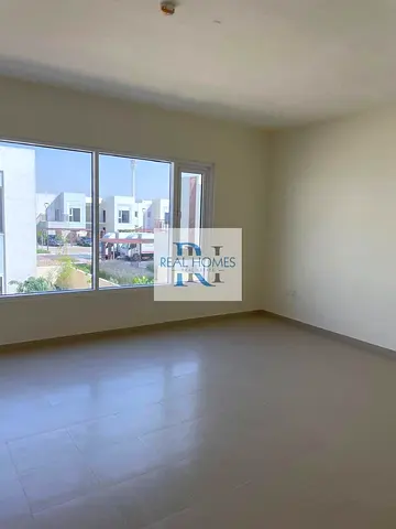 Spacious 2BR | 1st Floor | Urbana III