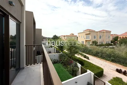 Spacious Plot | Single Row | Family Living