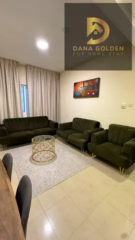 مرحبا بكم في دانة الذهبية هودي هومز العقارية ذ.م.م تفاصيل الدفع : 3900 تفاصيل الشقة غرفه وصاله  المطبخ مجهز بالكامل بخزائن سوبر ماركت خروج سهل لدبي