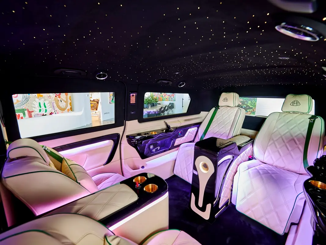 Mercedes-Benz V-Class 2026 — photo 1 of 16