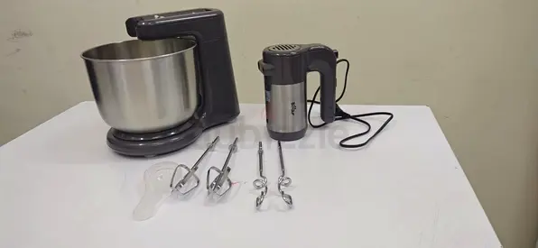 Stand mixer with stainless bowl + hand mixer and attachments