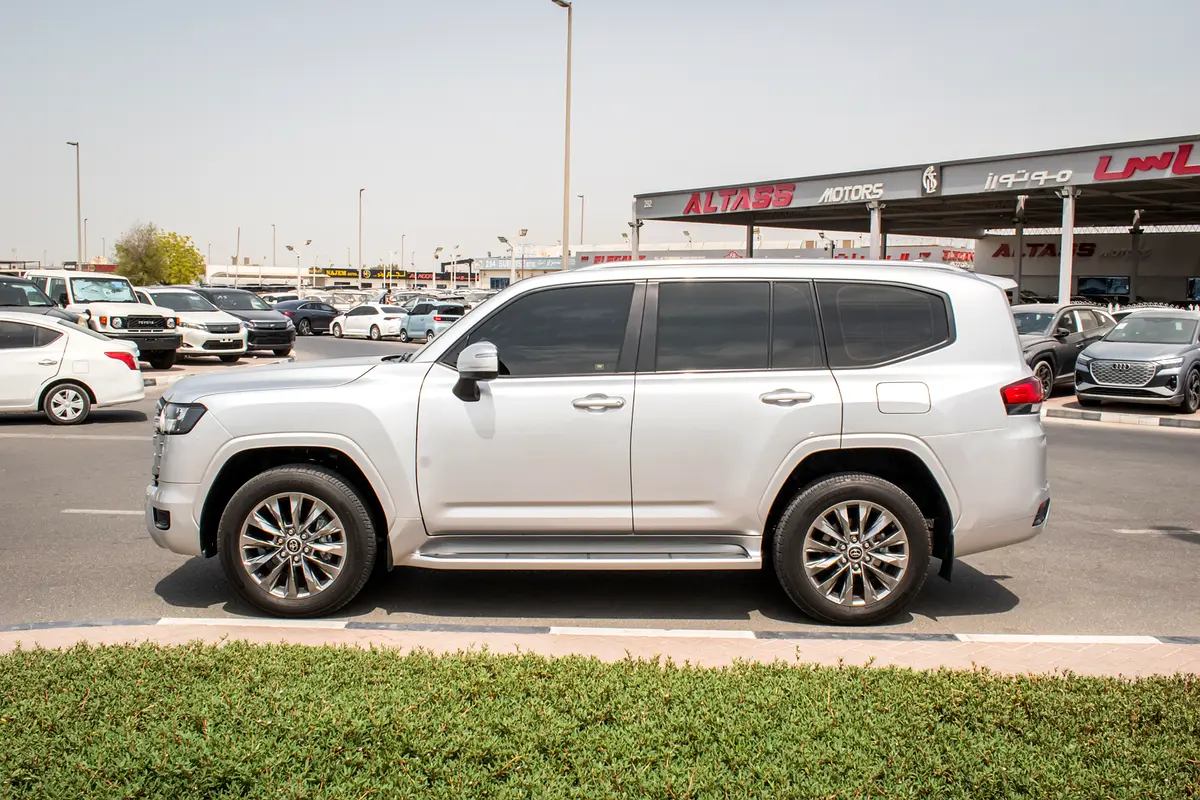 تويوتا لاند كروزر 2023 سعة 4.0 لتر طراز GXR بنزين أوتوماتيكي دفع رباعيext4 toyota-land-cruiser-2023-4-0l-gxr-petrol-auto-awd-472084201625374724