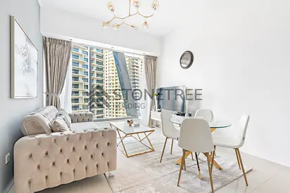 12 CHEQUES | 5 minutes to Marina Mall and Metro