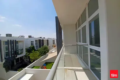 2br | Middle | Closed Kitchen | Spacious Layout