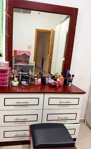 6-Drawer Dresser/Vanity with Mirror and Stool