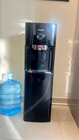 Philips Water Cooler/Heater kills 99,9% of germs and removes micro plastics