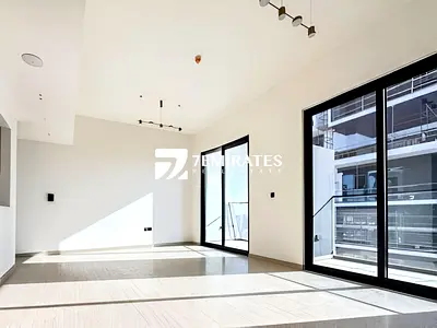 Skyline View | Large Layout | Mid Floor