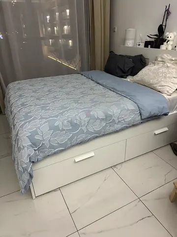 Storage platform bed with built-in drawers and mattress (good condition)