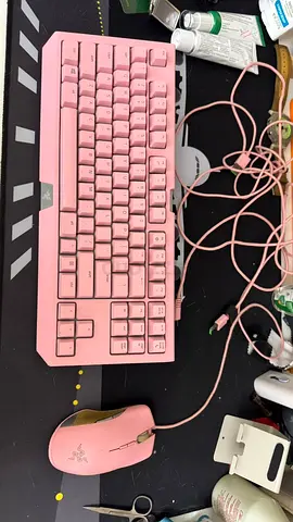 Razer BlackWidow TE Chroma V2 (Quartz) keyboard Razer mouse pink