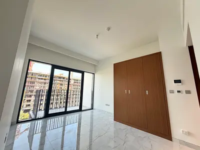 ALL NEW SPACIOUS STUDIO APARTMENT WITH FITTED KITCHEN // PREMIUM