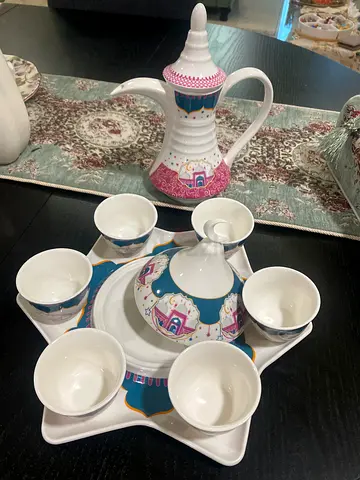 طقم دلة قهوة مع فناجين