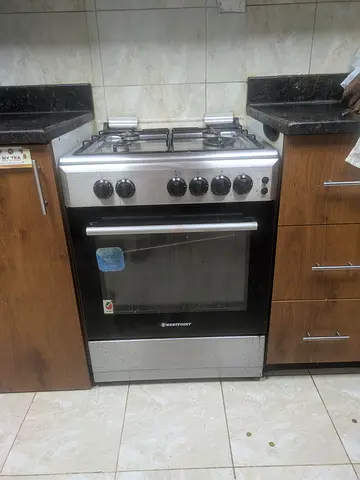 4-burner freestanding gas cooker with oven - working condition