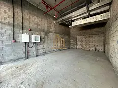HIGH EXPOSURE RETAIL SPACE PRIME BUSINESS HUB!!