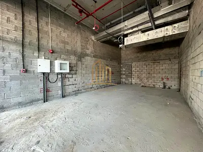 HIGH EXPOSURE RETAIL SPACE PRIME BUSINESS HUB!!