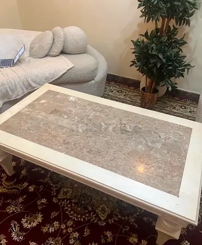 Medium table