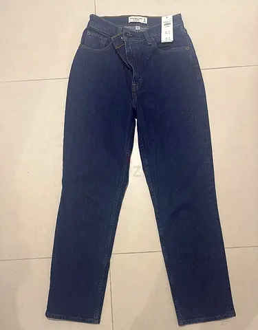 Abercrombie 90s Ultra High Jeans - Brand New with Tags