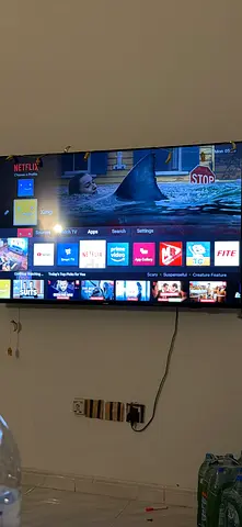 Im selling my wall-mounted LED Smart TV — working condition 59inches