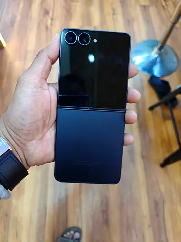 Samsung Galaxy Z Flip7 - Best condition