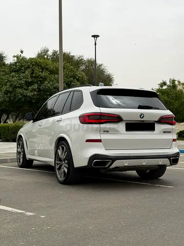 .BMW X5 M50i Master Class  4.4L V8، 523 Hp